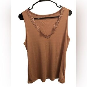 Tank top with lace detailing